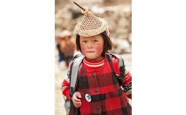 Краснощекая школьница, деревня Лайя, Бутан