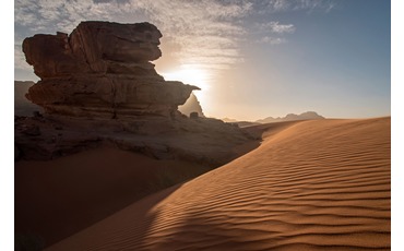 Скалы на рассвете, пустыня Вади-Рам, Иордания