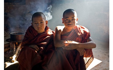 Монахи деревенского монастыря, озеро Инле, Мьянма