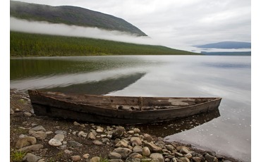 Старая лодка, Путораны плато, Россия