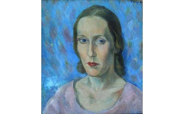 Портрет жены на голубом фоне